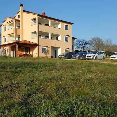 Stancija Padovan Apartment